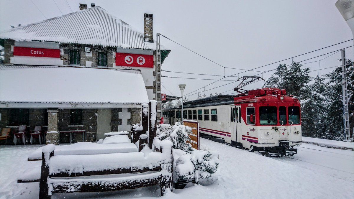 Tren 442 en Cotos